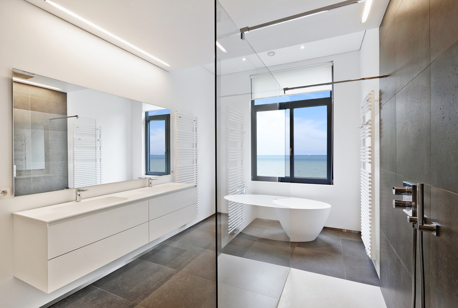 Étagère en Verre sur Mesure : maximiser l’espace avec panache ! 2 douche en verre à l'italienne
